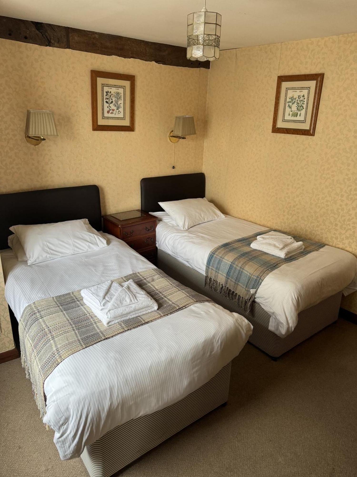 The White Lion Hotel Upton upon Severn Chambre photo