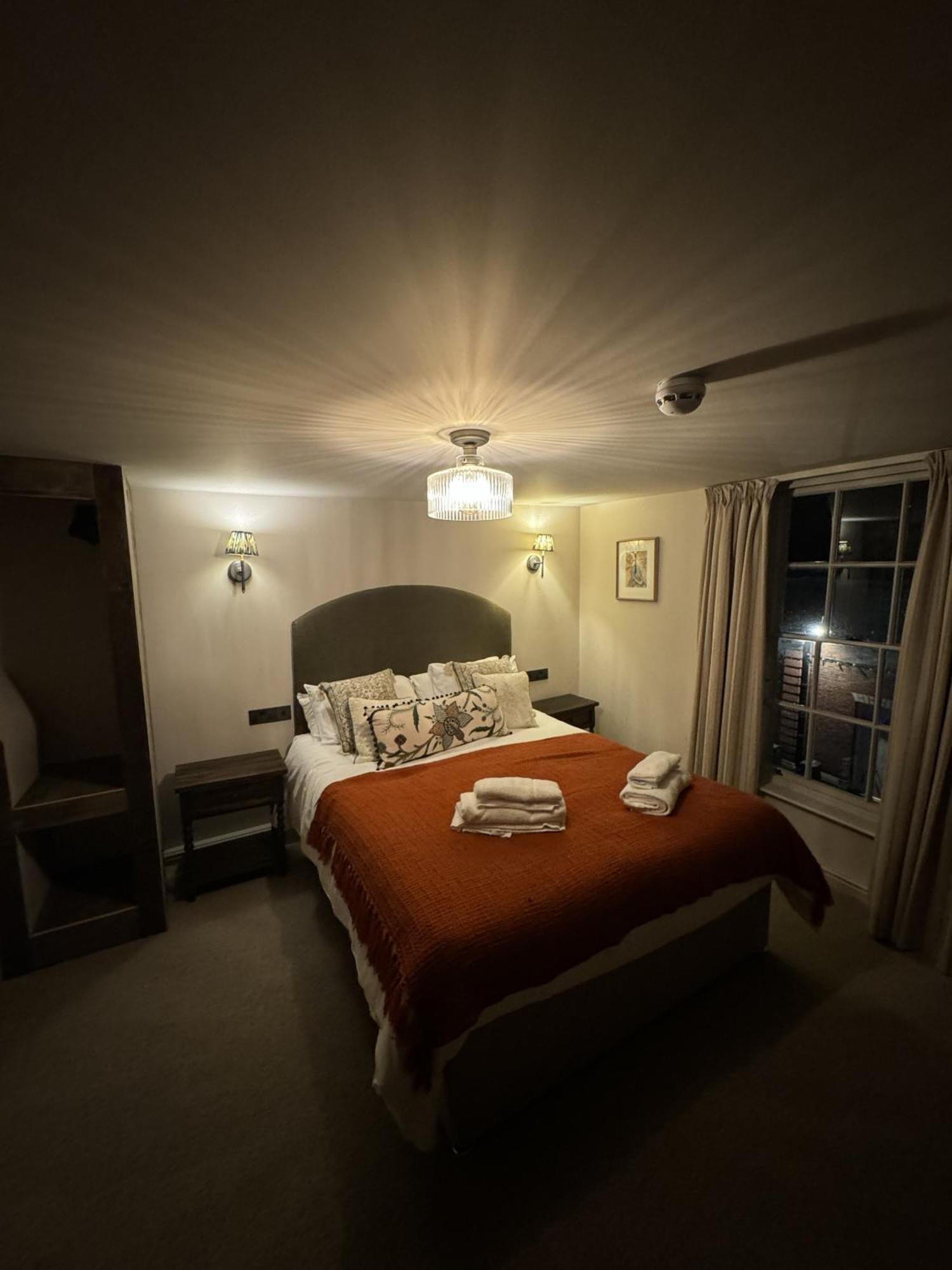 The White Lion Hotel Upton upon Severn Chambre photo